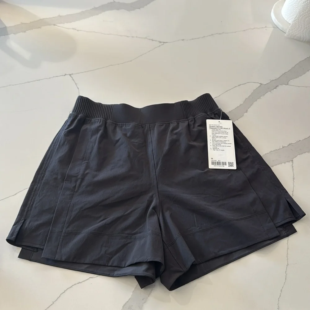 Lululemon Stretch Woven Relaxed-Fit High-Rise
Short 4" - Size M - Picture 6 of 6